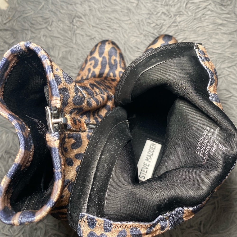 Steve Madden Edit Velvet Chunky Leopard Sock Booties in size 8.5. - Picture 8 of 12